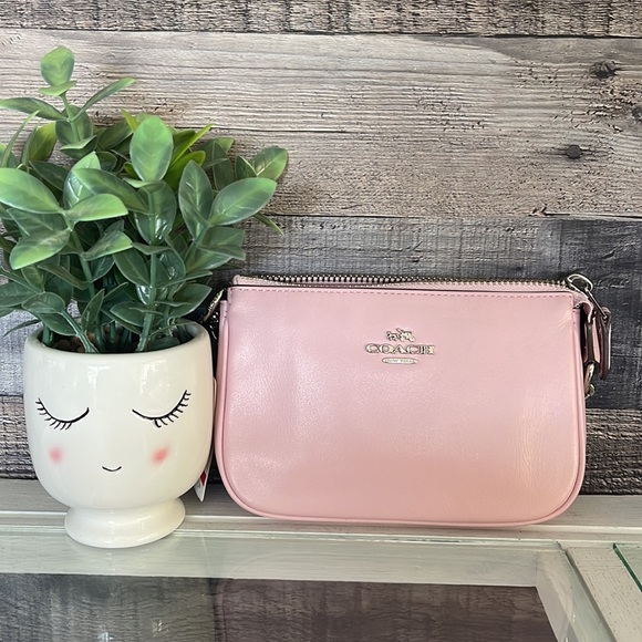 Coach Leather Wristlet with Metal Chain. - Picture 5 of 16